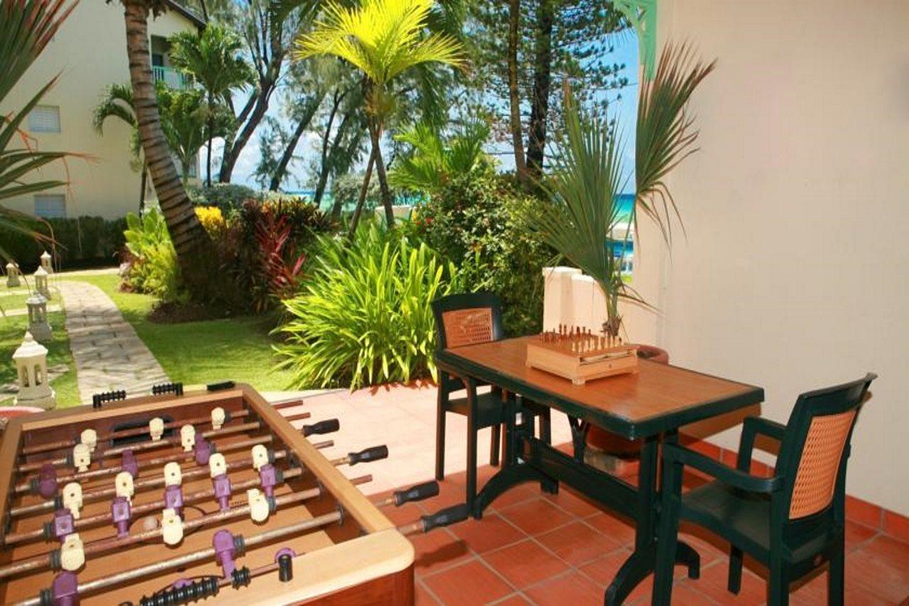Coral Mist Beach Hotel Бриджтаун Екстериор снимка
