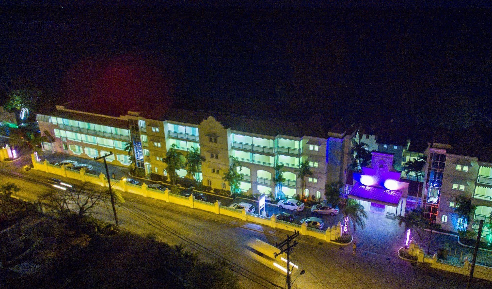 Coral Mist Beach Hotel Бриджтаун Екстериор снимка